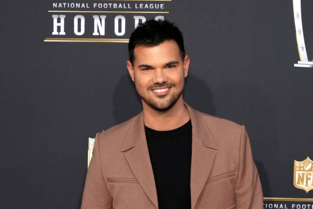 taylor lautner networth